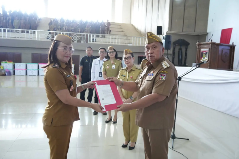 Pemkab Minahasa Serahkan SK Kenaikan Pangkat bagi Aparatur Sipil Negara