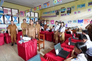 Bupati Robby Dondokambey Pantau Pelaksanaan Tes Kemampuan Akademik SD
