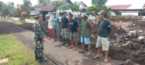 Danramil Tondano Motivasi Pekerja Pembangunan KDKMP di Kelurahan Sasaran