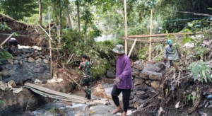 Kodim 1302/Minahasa Kawal Pembangunan Jembatan Sungai Abuang, Progres Capai 45 Persen