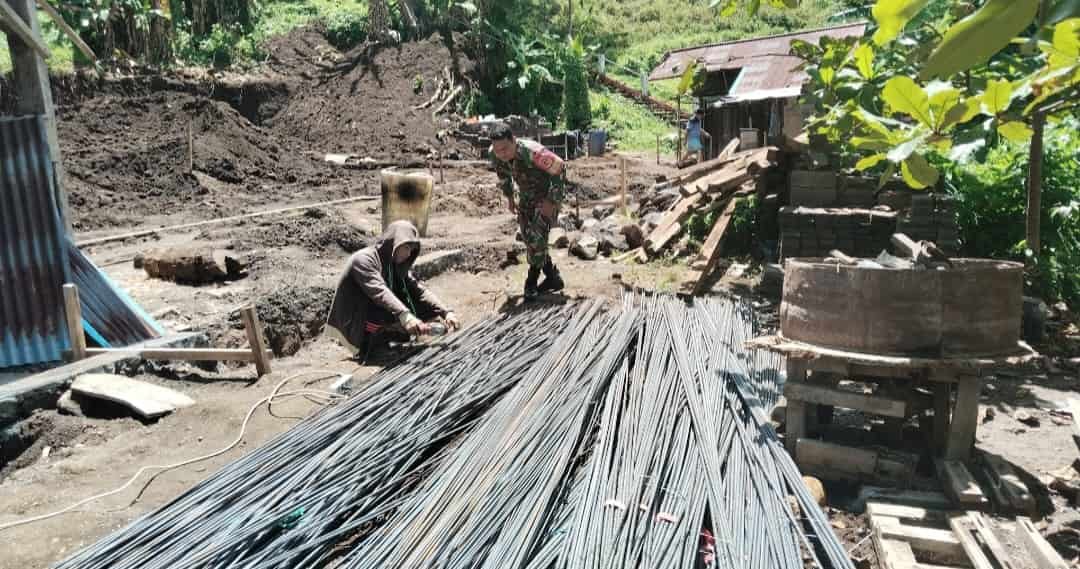 Babinsa Kodim 1302/Minahasa Pantau Awal Pembangunan Jembatan di Ratahan Timur