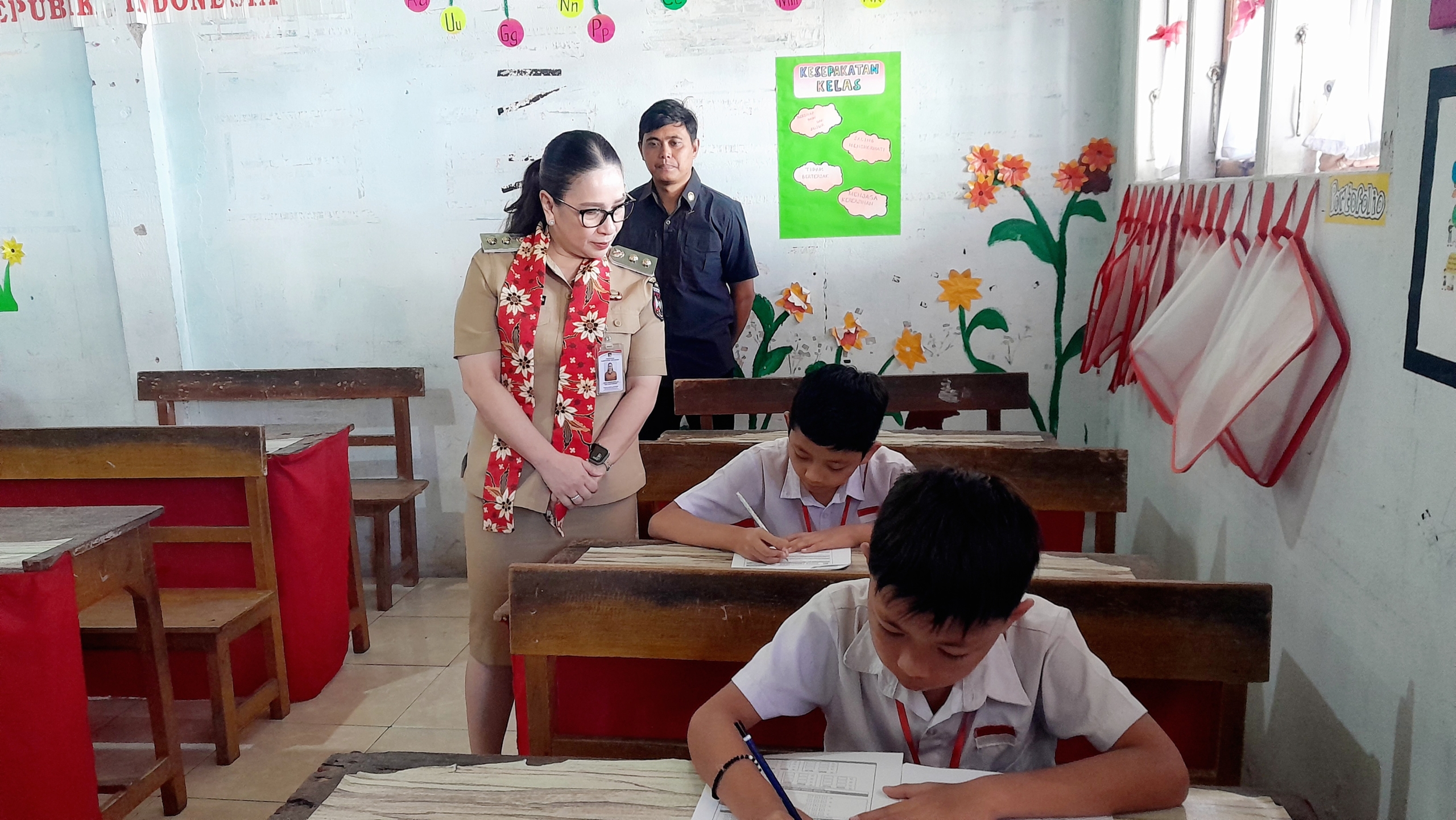 Pesan Doa dan Perhatian Kecil Vanda Sarundajang di Balik Lembar USAJ Siswa SD Katolik