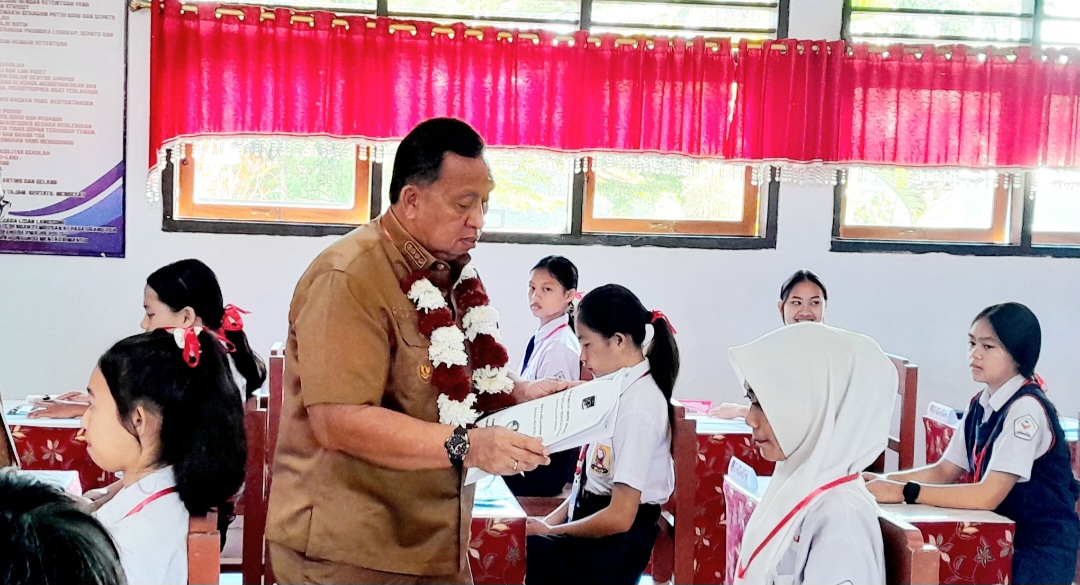 Buka USAJ di SMPN 4 Tondano, Bupati Minahasa: Jangan Mau Tertinggal, Siswa Harus ‘Naik Level’ 