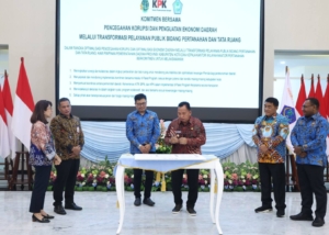 Bupati Minahasa Robby Dondokambey Teken Komitmen Pencegahan Korupsi dan Penataan Ruang
