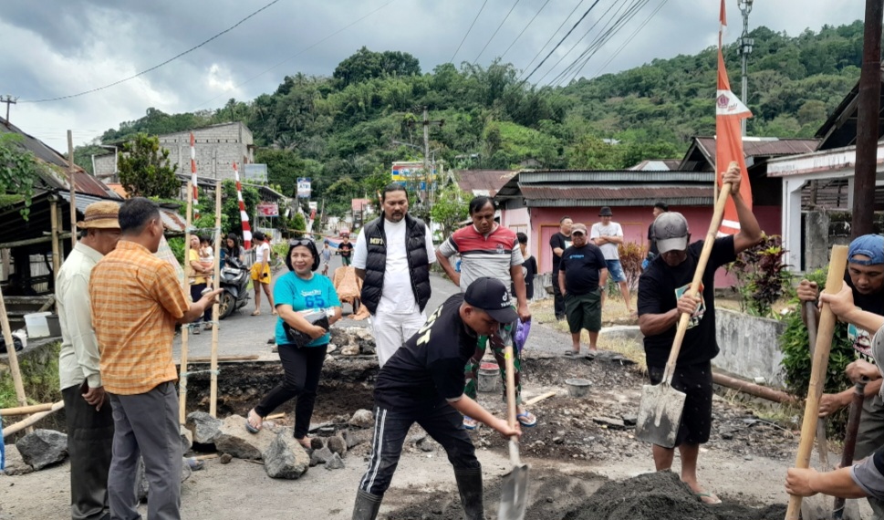 Gunakan Dana Pribadi, Martin Tumbelaka Renovasi Jalan Passo