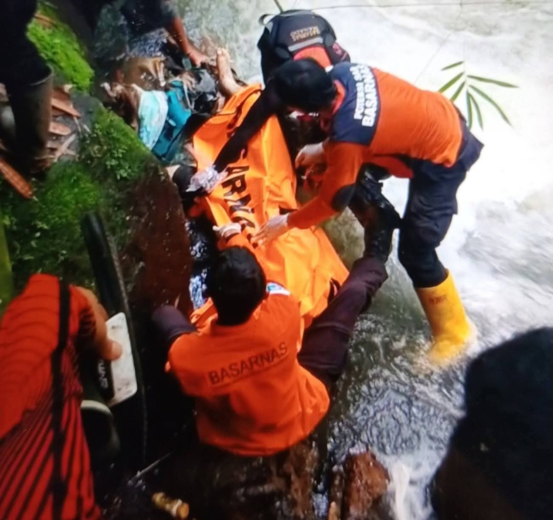 Tim Gabungan Temukan Bocah 11 Tahun yang Hilang di Air Terjun Paris Minahasa