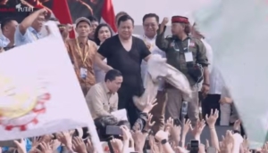 Hadiri May Day 2026 di Monas, Presiden Prabowo Usai Pidato Tiba-tiba Lepas Baju dan Lempar ke Buruh