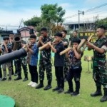 Prajurit Yon TP 916/Bara Sakti Dalami Musik Bambu di Kodim 1302 Minahasa