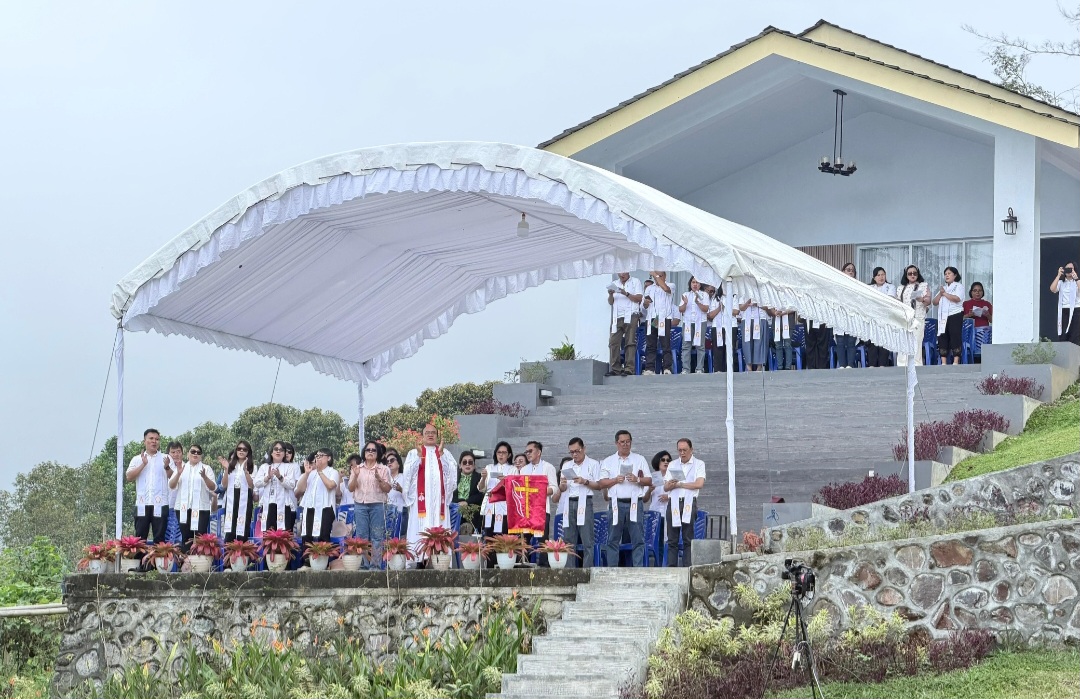 Jemaat GMIM Bukit Moria Rike Rayakan Kenaikan Yesus Kristus di Tomohon