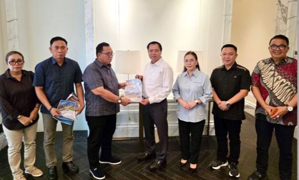 ​RD-Vasung Jemput Bola ke DPR RI, Perjuangkan Renovasi Stadion Maesa Tondano