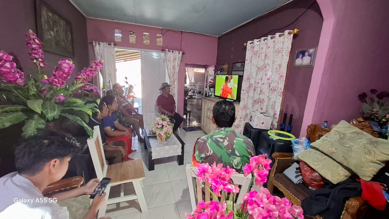Koramil 1302-10 Sonder Pererat Kemanunggalan Lewat Nobar Piala Dunia