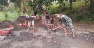 Babinsa Koramil 1302-17/Motoling Kebut Pembangunan Jembatan Ranoyapo