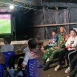 Lewat ‘Sepak Bola Gembira’, Babinsa Koramil 1302-02/Eris Jaga Kondusivitas Desa