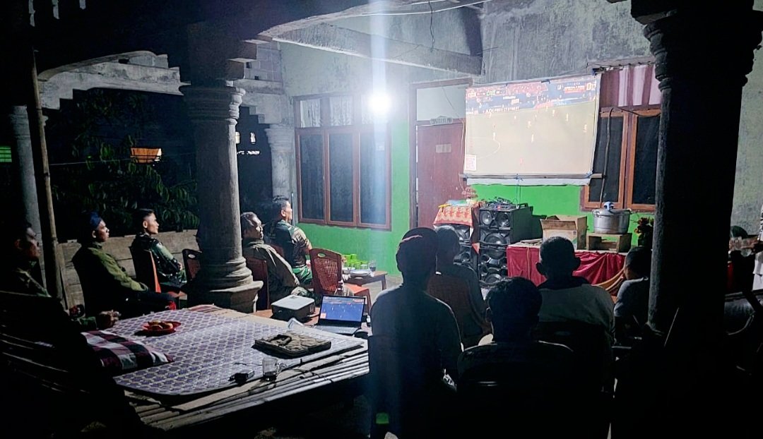 Koramil 1302-14/Amurang Rangkul Warga Lewat Nonton Bareng Piala Dunia