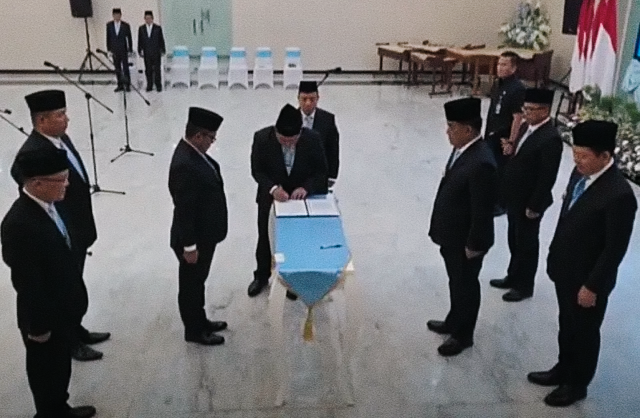 Perkokoh Sinergi Eksekutif-Legislatif, Gubernur Sulut Lantik Welliam Niklas Silangen sebagai Sekwan Definitif