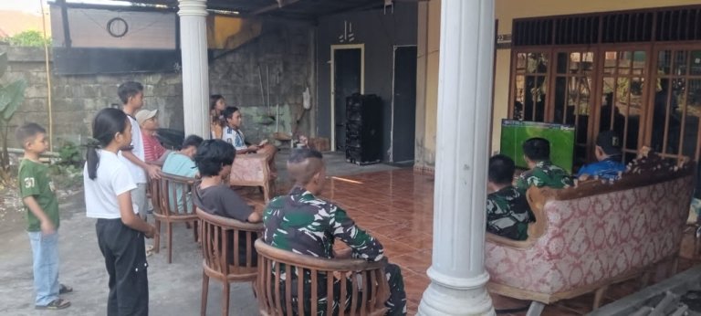 Nobar Piala Dunia di Rumah Warga, Cara Koramil Tombariri Rawat Kemanunggalan