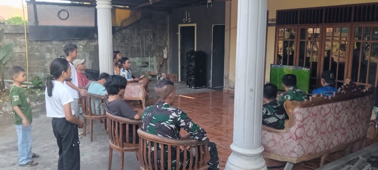 Nobar Piala Dunia di Rumah Warga, Cara Koramil Tombariri Rawat Kemanunggalan