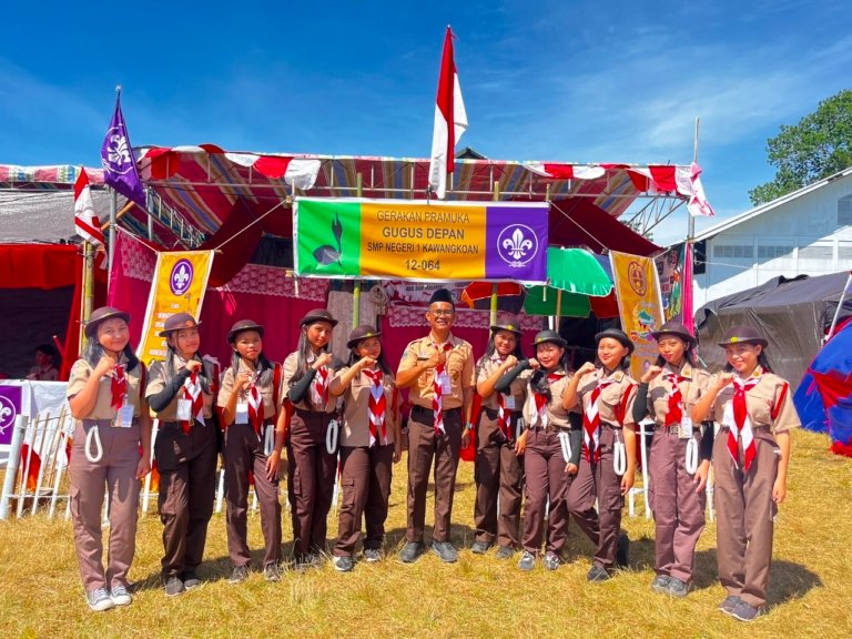 Gembleng Mental dan Kemandirian, 10 Siswa SMPN 1 Kawangkoan Tuntaskan Kemah Pramuka di Tondano