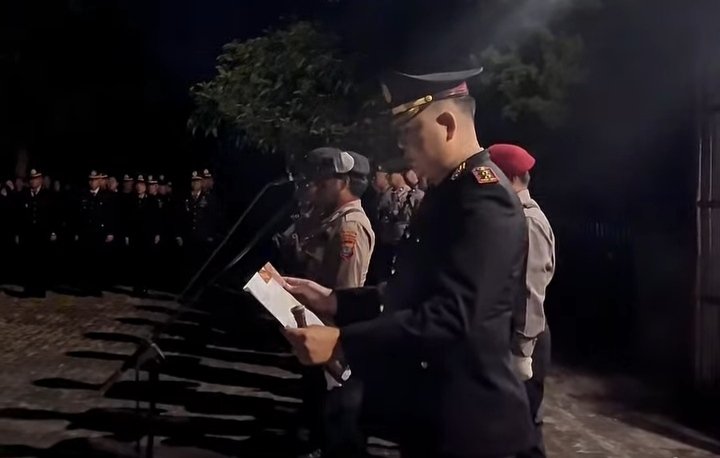 Kapolres Minahasa Pimpin Renungan Suci di TMP Tondano