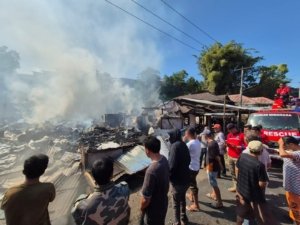 Enam Rumah dan Satu Pikap Ludes Terbakar di Eris Minahasa