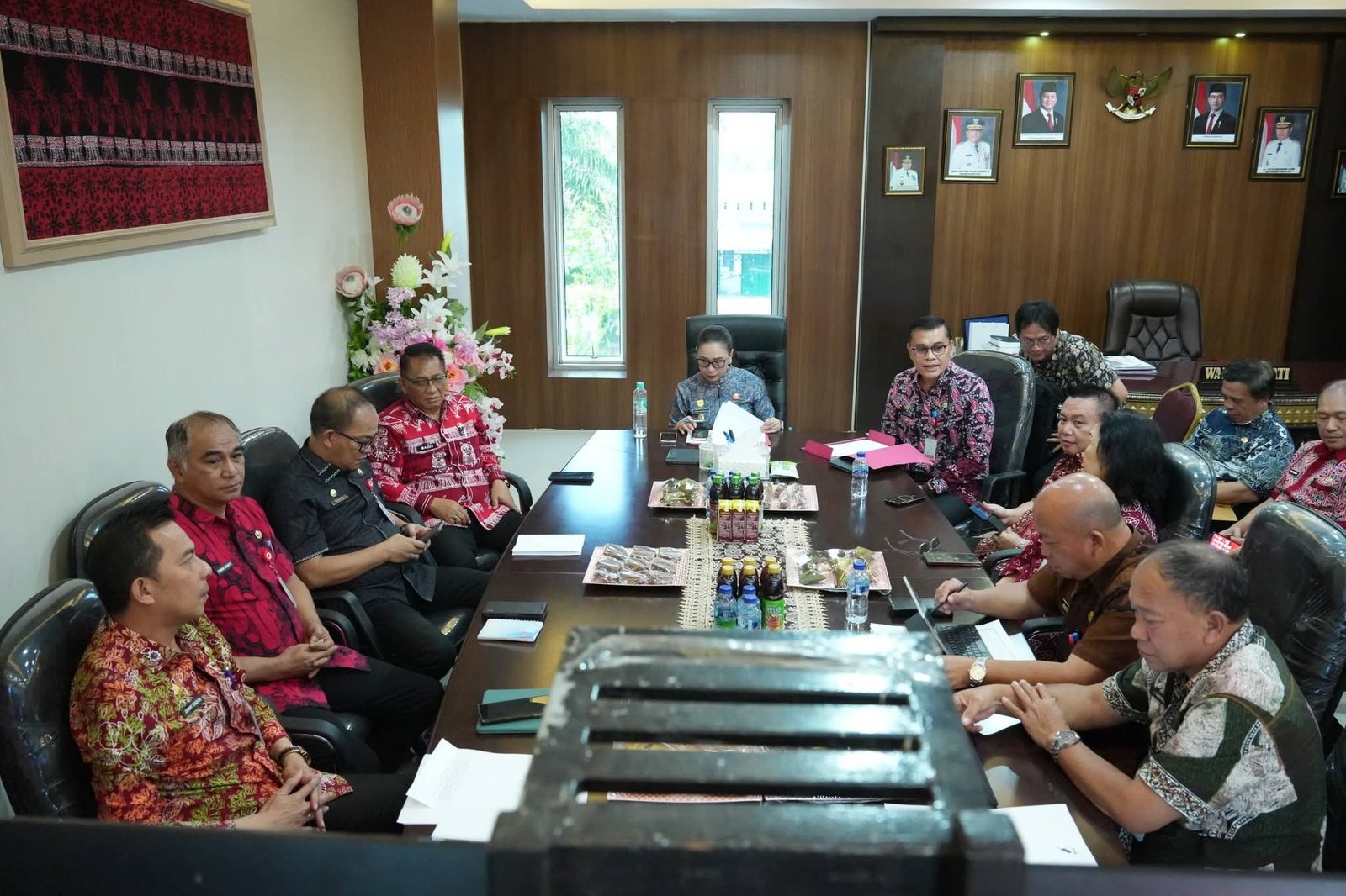 Rapat Evaluasi MCSP RBS 2026, Wabup Vanda Sarundajang Perkuat Akuntabilitas Birokrasi Minahasa