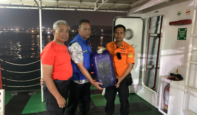 Perkembangan Terbaru Pencarian Lima Jurnalis Hilang di Selat Sunda, Tim SAR Gabungan Temukan Jerigen, Helm Merah dan Jaket Oranye