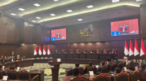 Mahkamah Konstitusi Tolak Gugatan Ijazah Denny Indrayana Cs, Posisi Wapres Gibran Dipastikan Aman