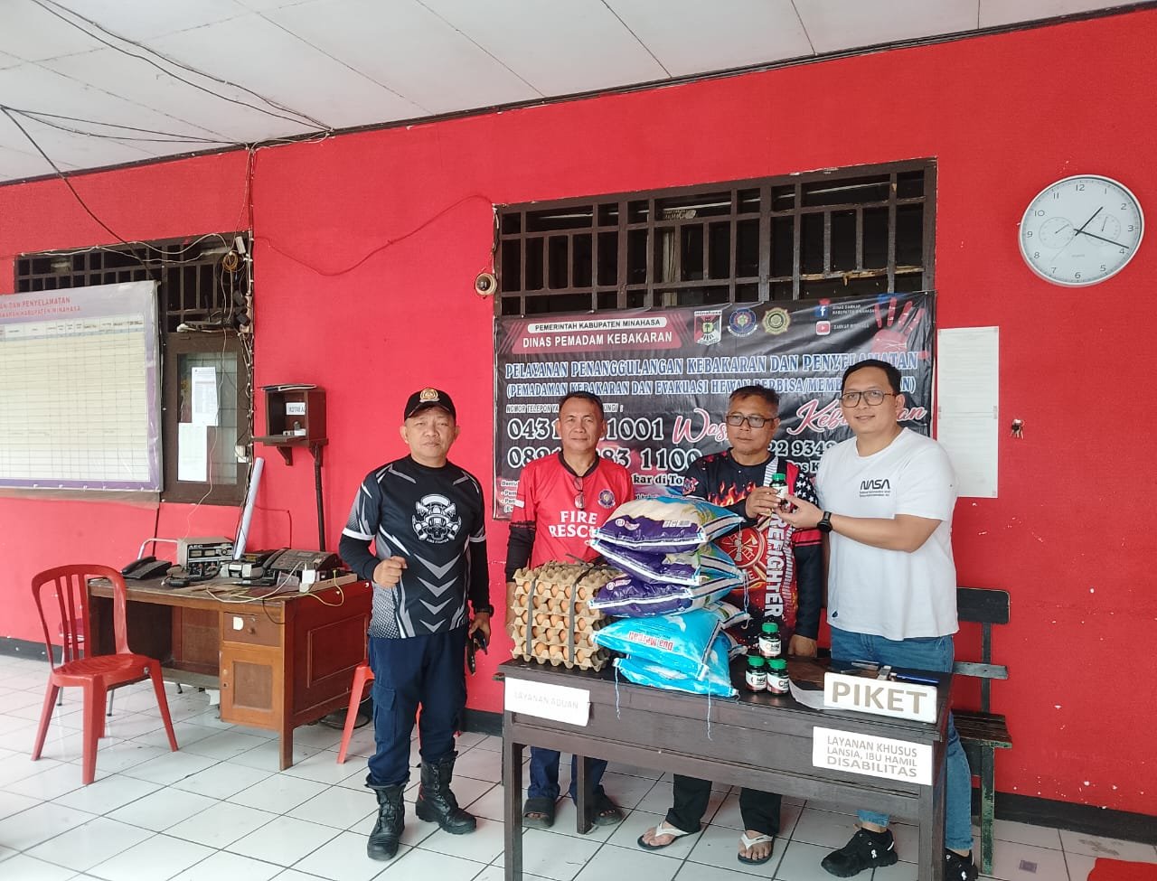 Dinas Damkar Minahasa Terima Bantuan Logistik dan Vitamin dari Anggota DPRD Sulut